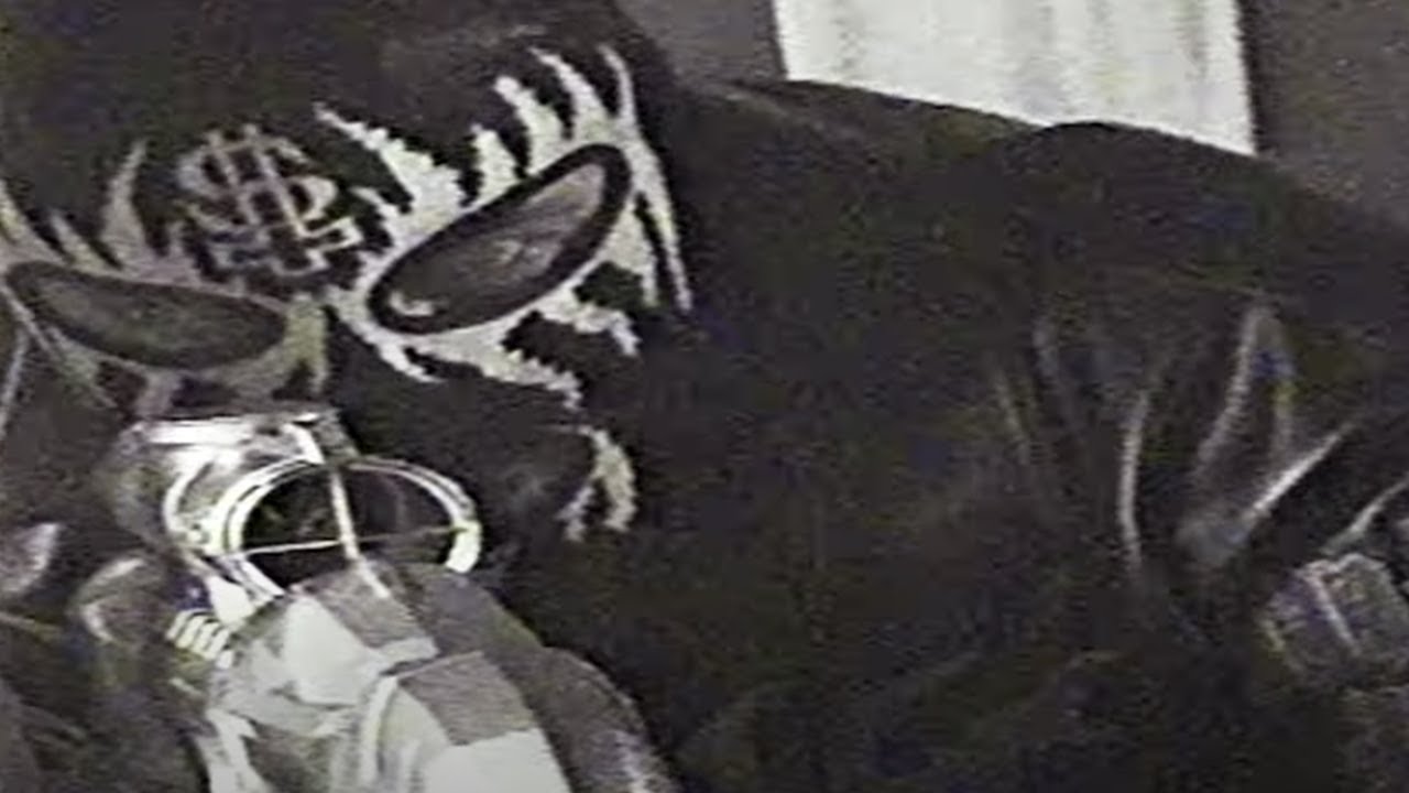 Guarda UMMO - HOLA! ft. Alejandro Fierro (Video Oficial) su YouTube Guarda UMMO - HOLA! ft. Alejandro Fierro (Video Oficial) su YouTube