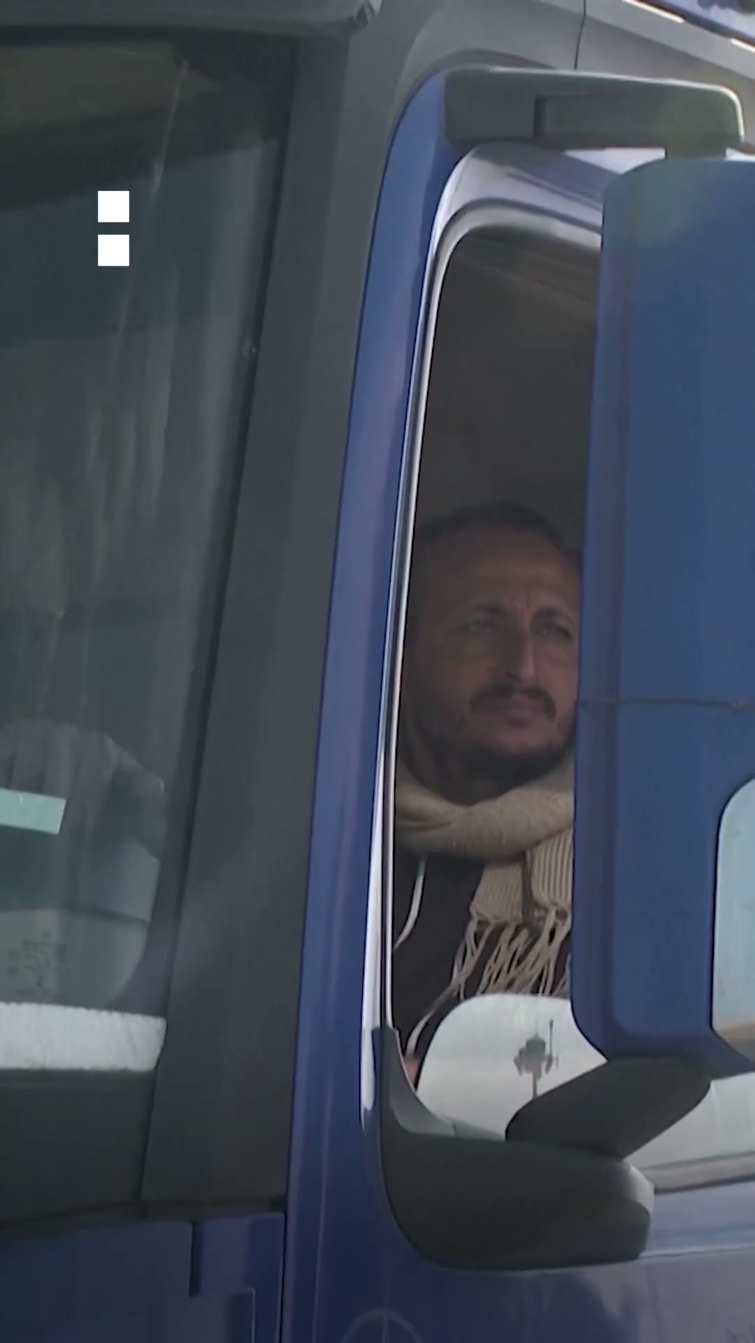 Aid trucks pass through Kerem Shalom crossing enroute to Gaza | AJ#shorts