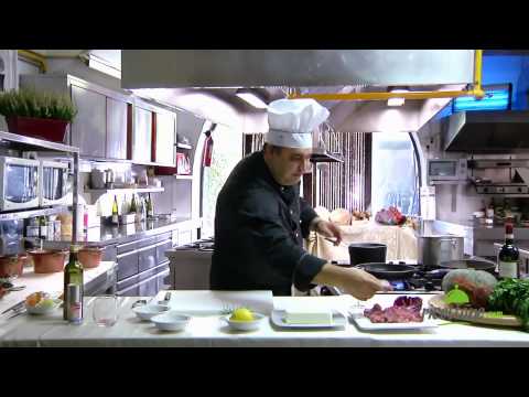 Video: Filetto Di Pollo In Salsa Cremosa Al Vino