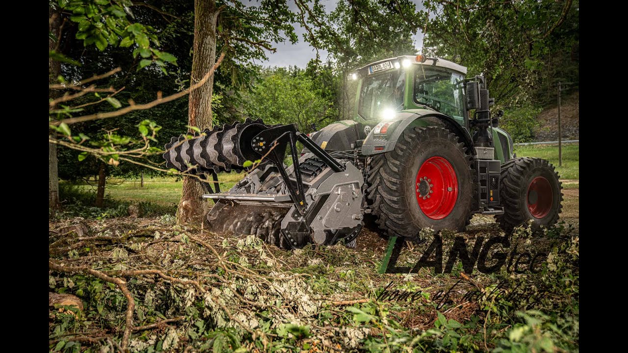 FAE SFM-225 Multifunktionsfräse an einem Fendt 824 Vario