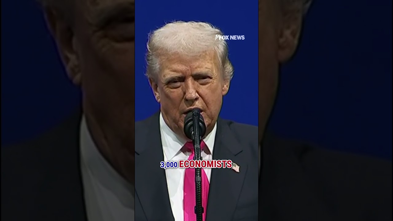 'EASIEST job in the world!’: Trump lashes out at 'clown' Fed chair #shorts #trump #federalreserve