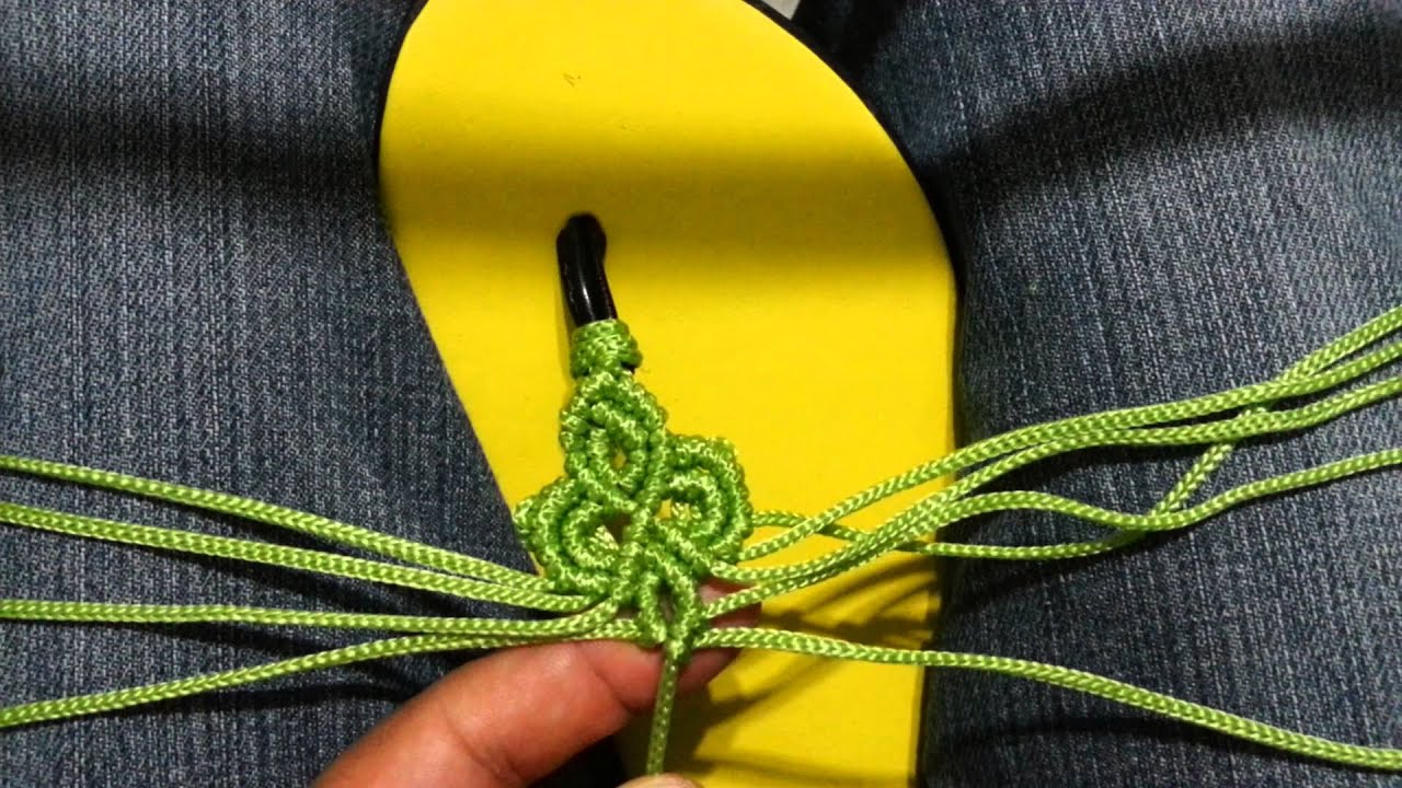Sandalias hechas con macrame