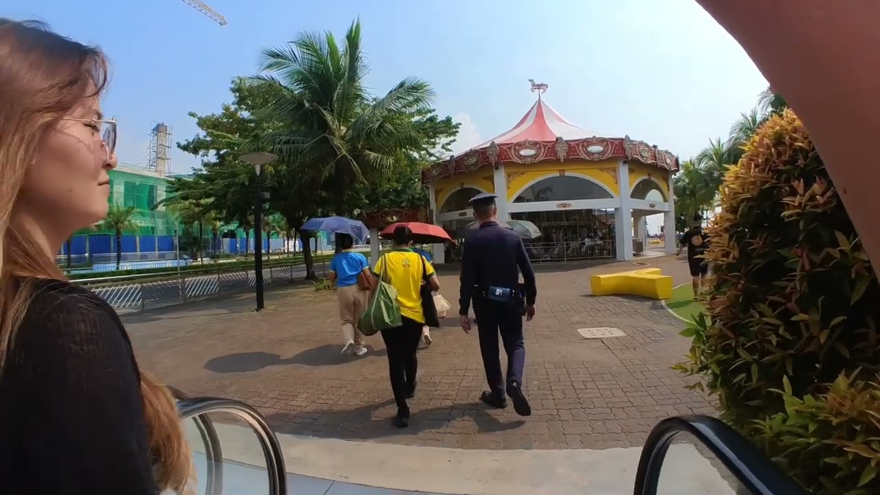 Sunday foot steps echoing, weaving through the Manila City streets 81023