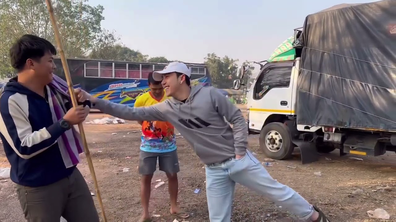 จะคุยกับแพต้องมีค่าจ้าง บ่งั้นบ่คุย บ่แม่น นก พงศกรสูนให้ข่อยล่ะติ