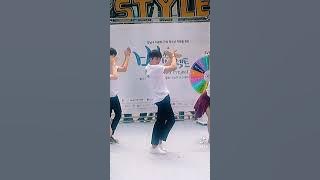 Wi Ha Joon of 'Squid game' dancing Cheer up mv of twice🤍✨