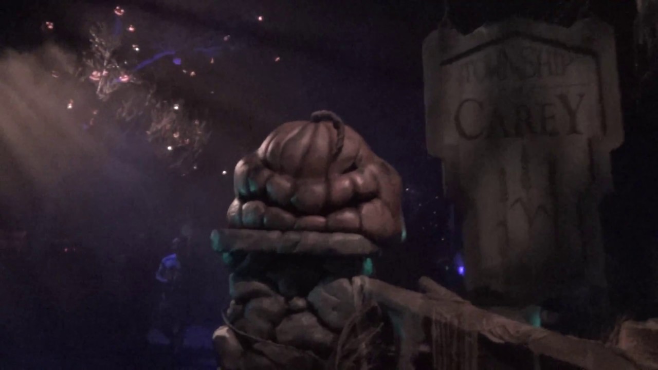 Twisted Tradition Scare Zone at Halloween Horror Nights 2018 HHN YouTube