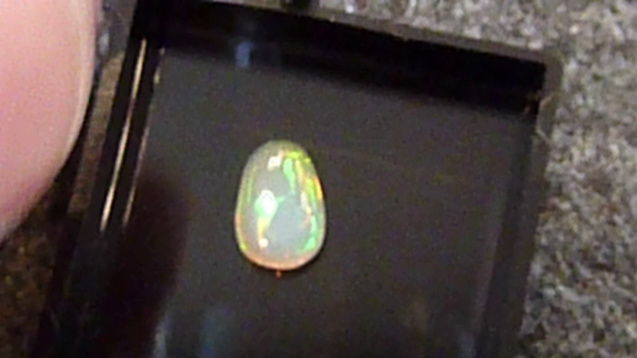 Traumhafter Edelstein,Edelopal,Opal,Feueropal aus Äthiopien