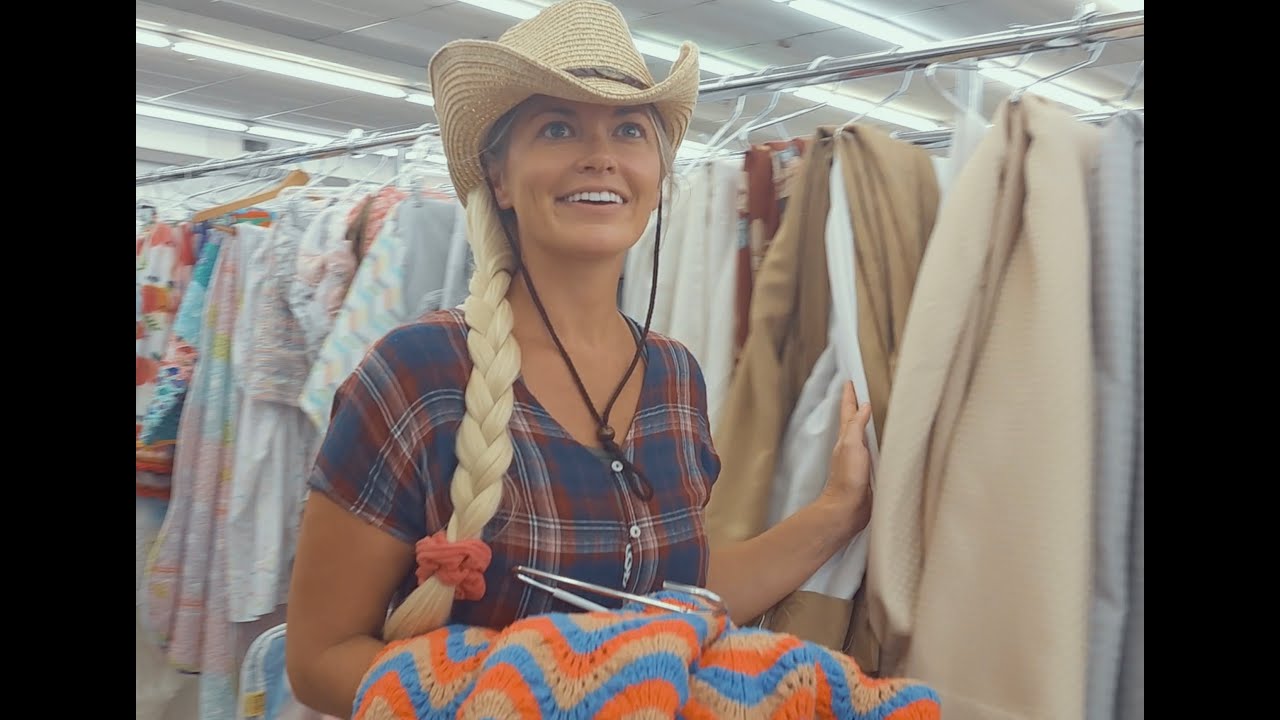 Thrift Store Cowgirl - Aurora LaRay