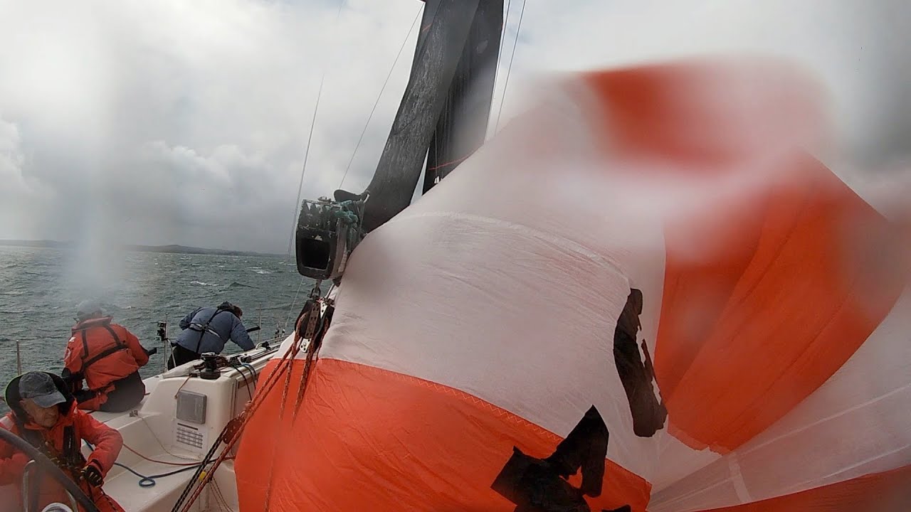 ⁣Waves and a 25 knot Puff launch the kite while on a Breeze