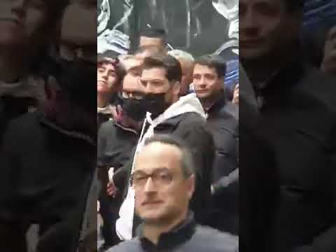 Mourinho a Napoli rende omaggio al murales di Diego Armando Maradona