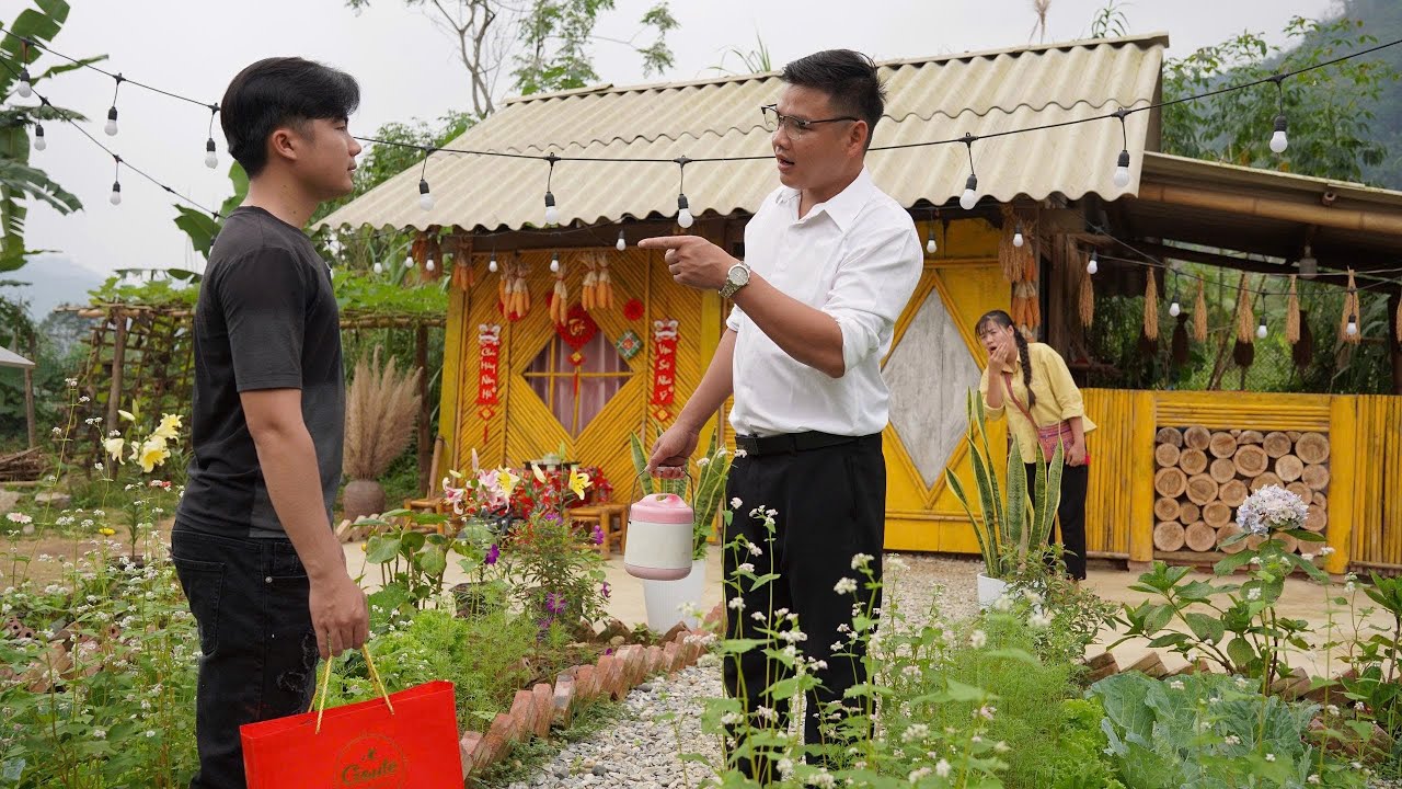 Single mother Tieu Phuong is shocked when she discovers a secret about her former lover