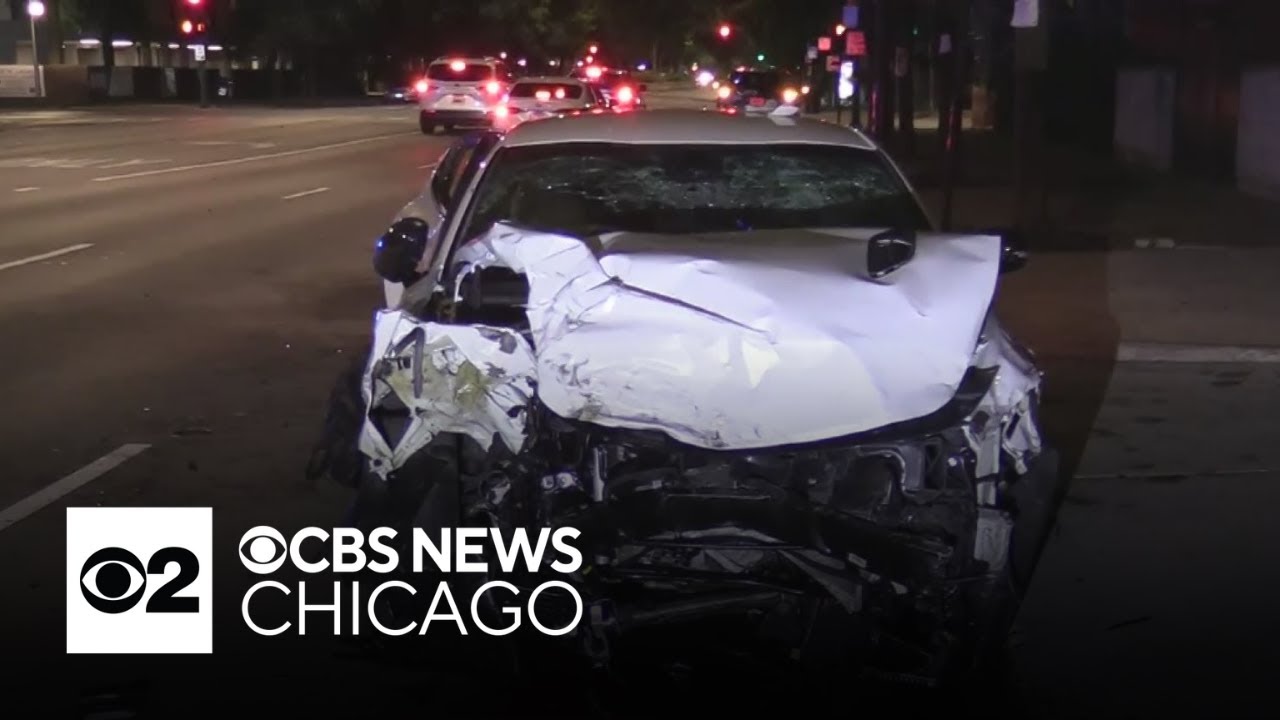 Driver crashes into multiple cars on Near North Side - YouTube