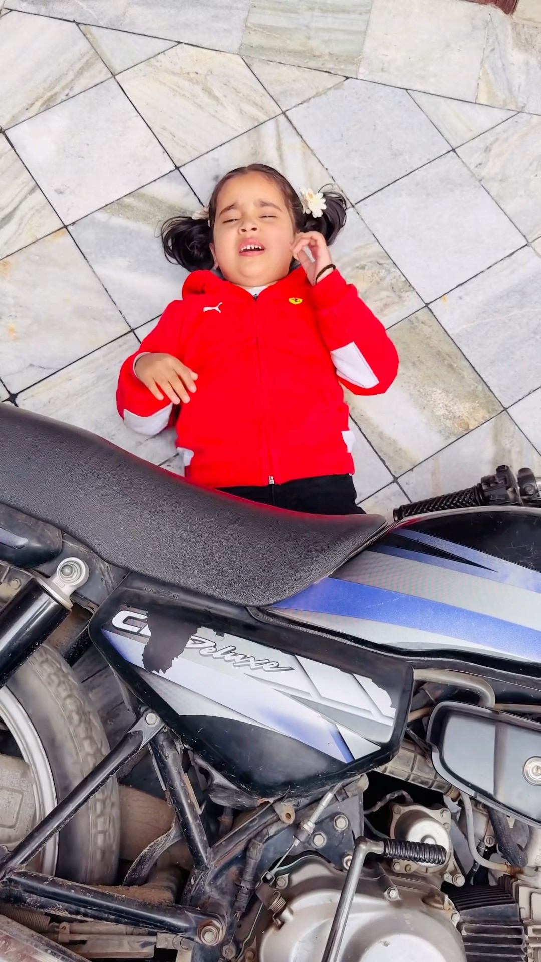 Anaya Ke Upar Motorcycle Gir Gayi ?