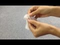 18×23cmの薄手のおしぼりを広げた動画