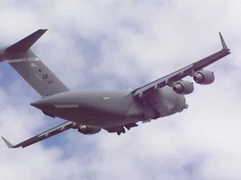 USAF C-17 Globemaster III takes off and does a couple passes. en.wikipedia.org www.flickr.com Whenuapai Open Day 21 March, 2009 RNZAF Whenuapai Auckland New Zealand