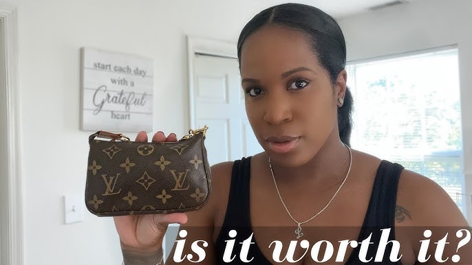 WHAT'S IN MY BAG 2022  Louis Vuitton Mini Pochette 🤎// Luxury Mini  Handbag Review & What Fits 