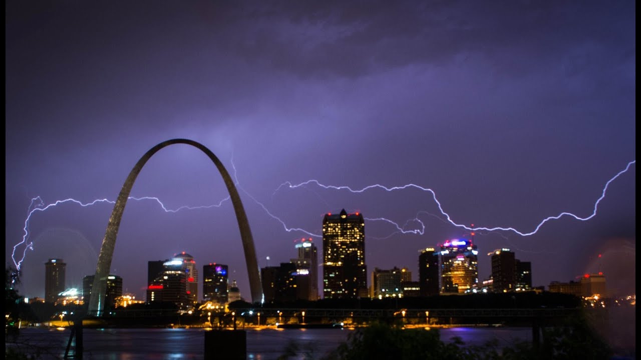 Lightning over the St. Louis Arch - YouTube