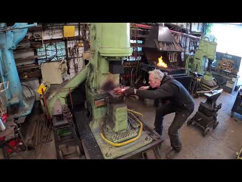 nigel-barnett-artist-blacksmith--making-a-corn-end-curtain-pole