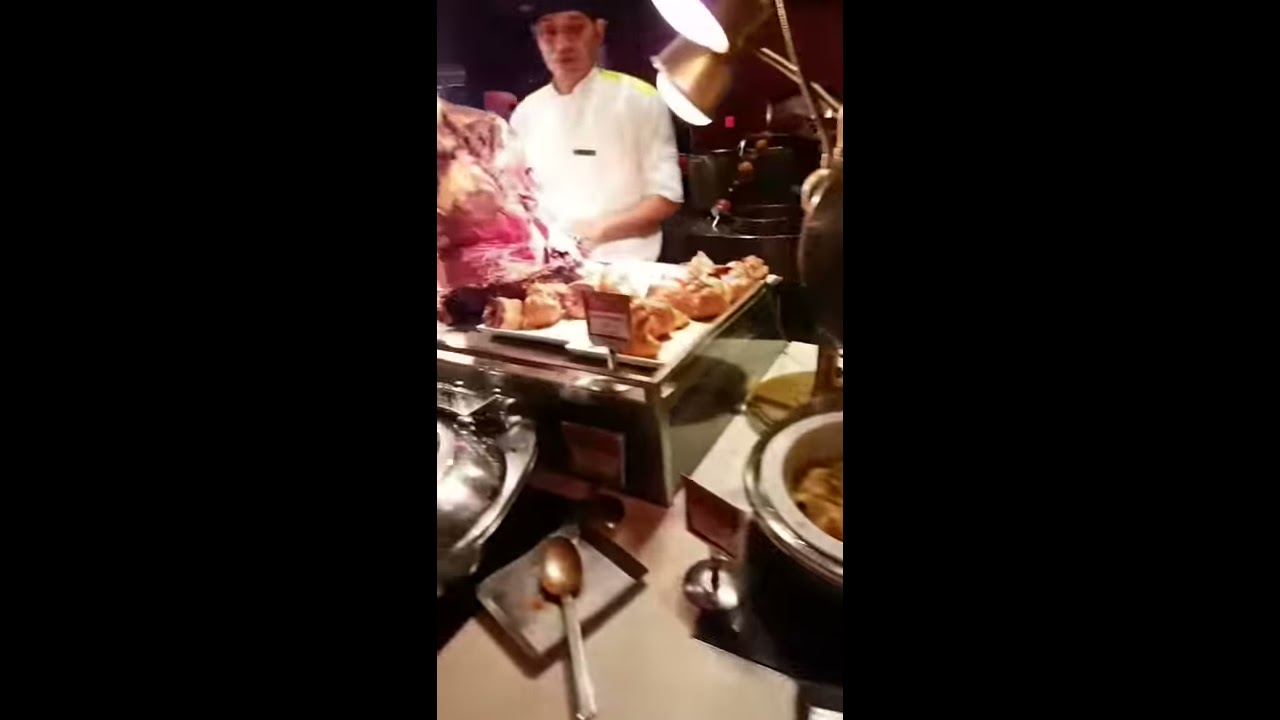 Dubai brunches are amazing. Saffron brunch at Atlantis the palm YouTube