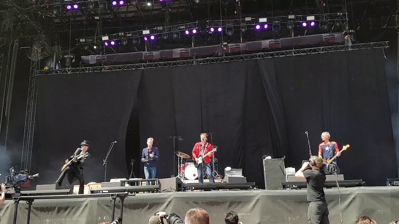 Wilmer X - Hon Är Ihop Med En Insekt (Live Sweden Rock Festival 2018-06-09)