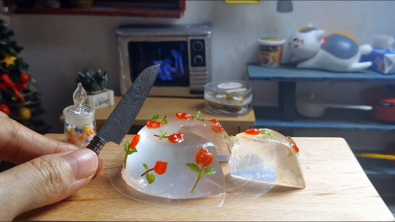 Tiny Kitchen Magic: Mini Cooking with Wahaha Mineral Water - Strawberry Floral Jelly Cake