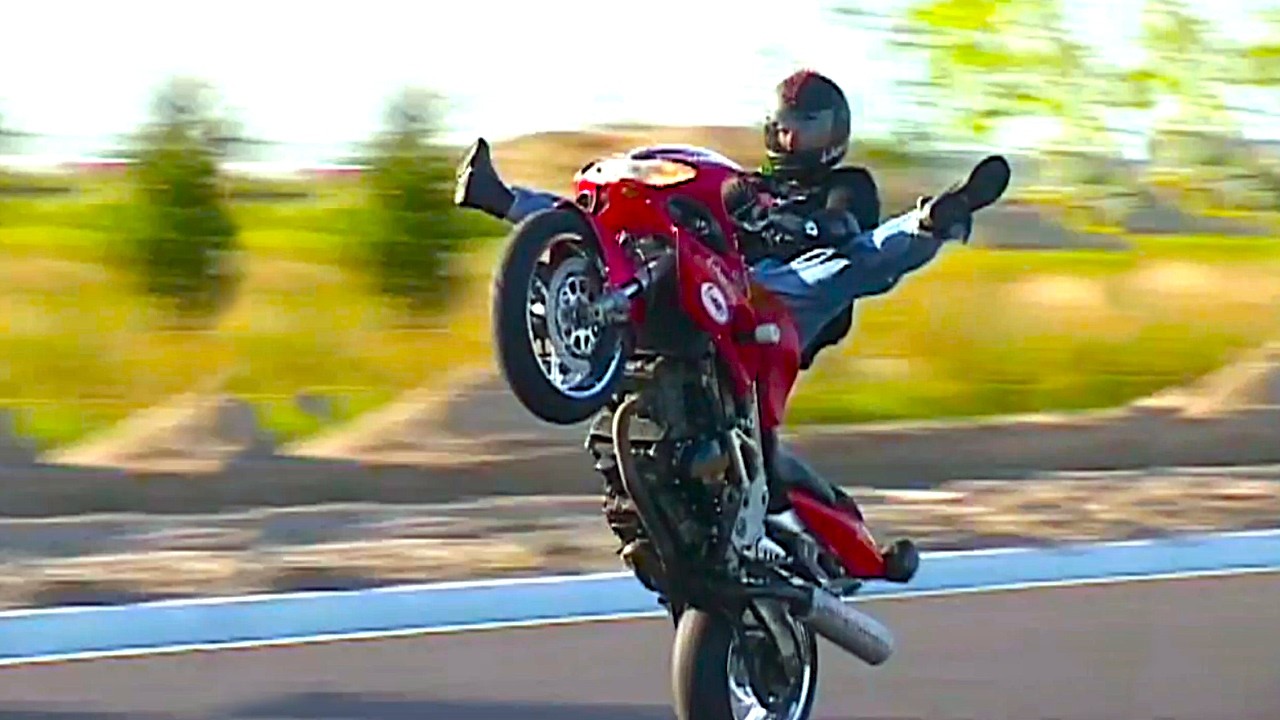 d-Aces Riders Stunt in 