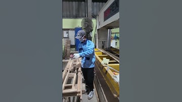 Quá trình ép bề mặt cánh cửa gỗ công nghiệp chống cháy