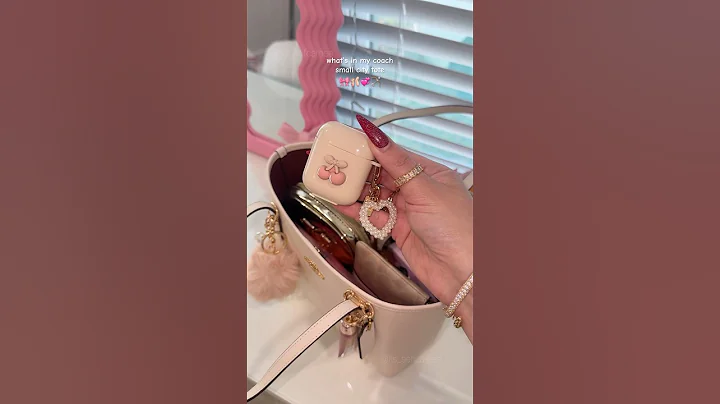 what’s in my purse 🎀: coach small city tote #coachpurse #whatsinmybag #packmybag #asmr #asmrsounds