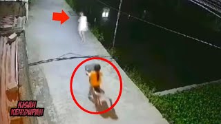 Anak ini Didorong Hantu Hampir Jatuh Ke Kolam Saat Bersepeda Malam-malam