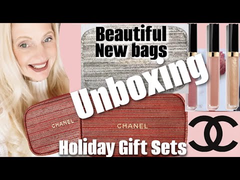 Unboxing the gift bag from a Chanel Holiday Event last night ♥️ #chane