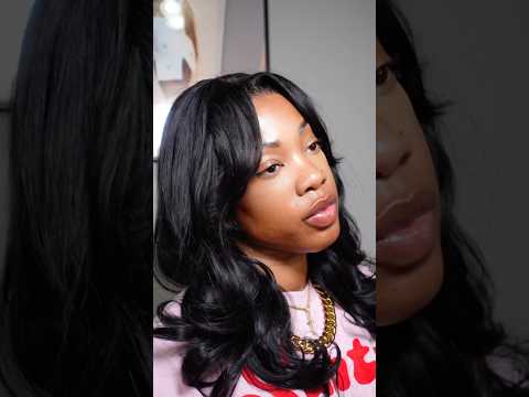 Viral glueless wig