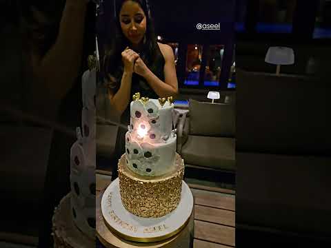 قررت أسيل تمسك الشمعة اللي تولع