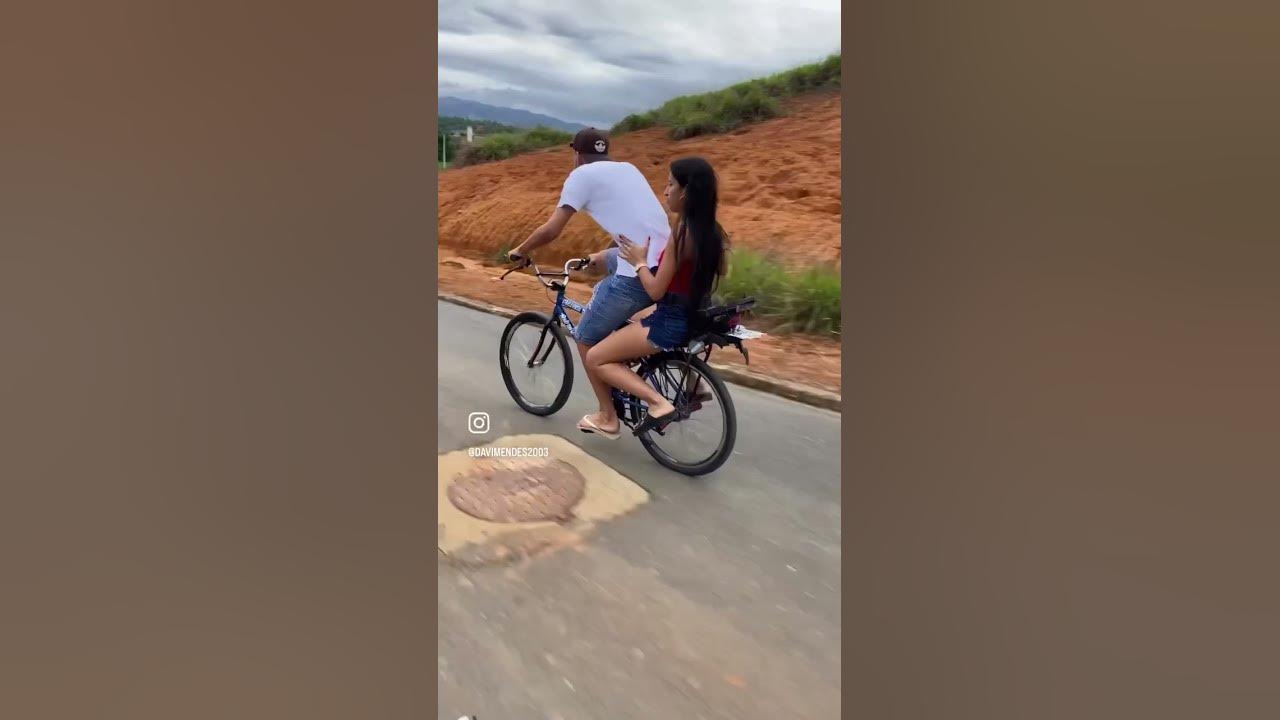 CHAMANDO NO GRAU DE BIKE COM A FIEL NA GARUPA