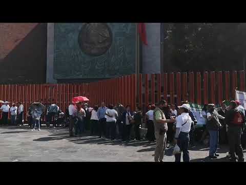 Cámara de Diputados bloqueada por grupos de manifestantes