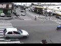 Flagra impressionante - Bebê cai de carro em movimento