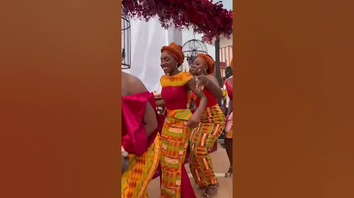 Beautiful Ghanaian Queens In Kente Dancing In At A #wedding #vibesafrica #Ghana #Ghanawedding