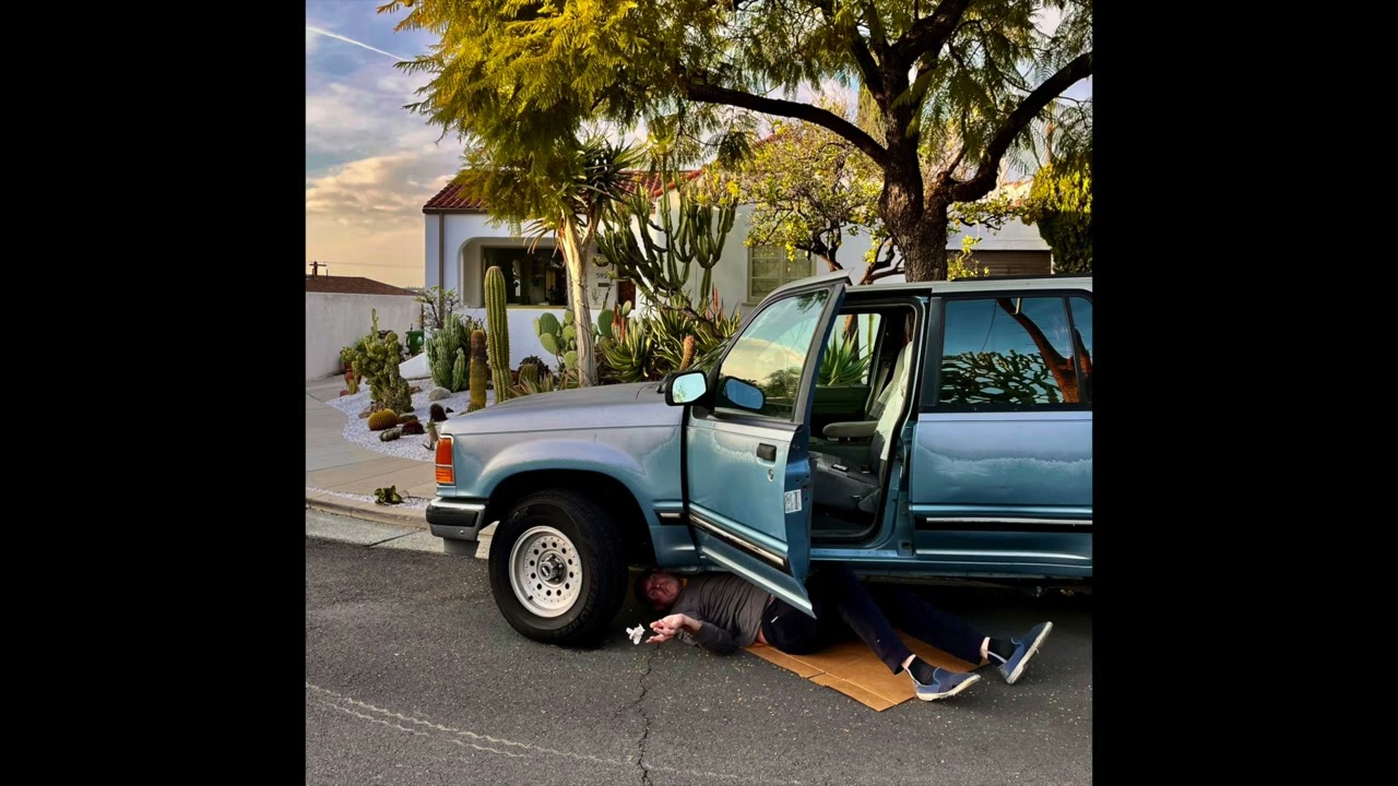 Obejrzyj Dash D w YouTube Obejrzyj Dash D w YouTube