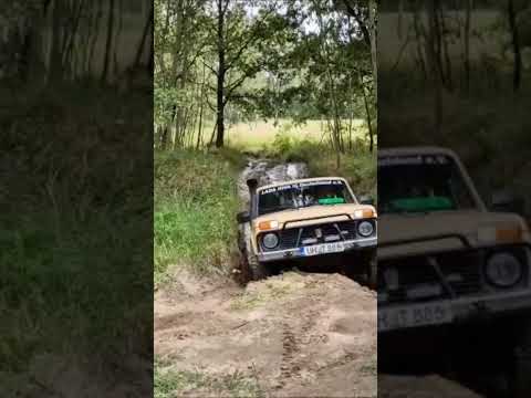 Wasserdurchfahrt mit Lada