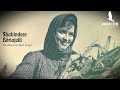 Shahindere Bërlajolli Më Shiqon Me Buzë Në Gaz