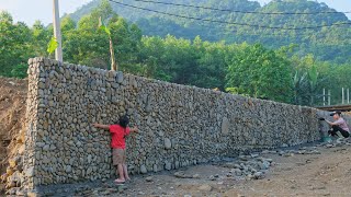 Building a retaining wall to prevent landslides, completion stage / Loan Ở Quê