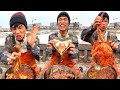 Fishermen eating seafood dinners are too delicious 666 help you stirfry seafood to broadcast live