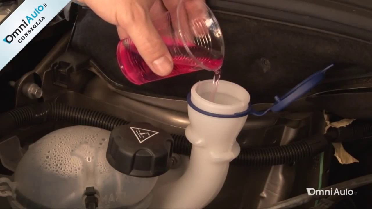 Come aggiungere del liquido per i tergicristalli auto