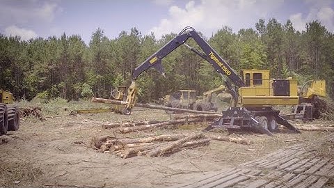 Lets load a Peterbilt Log Truck with the Tigercat 234B Loader