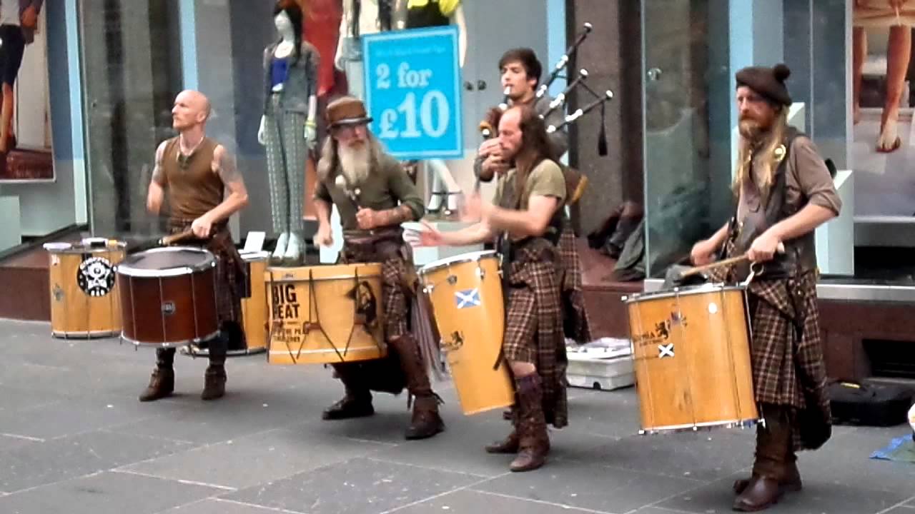 scotland the brave bagpipes and drums