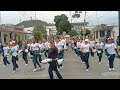 Las bastoneras y la banda ensayan desfilando por las calles de la atarazana