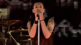 Depeche Mode Hole To Feed ( Tour of the Universe Live in Barcelona 2010 )