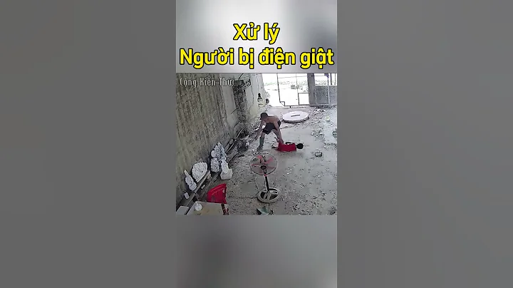 How to handle when seeing someone being electrocuted #congkienthuc #shorts