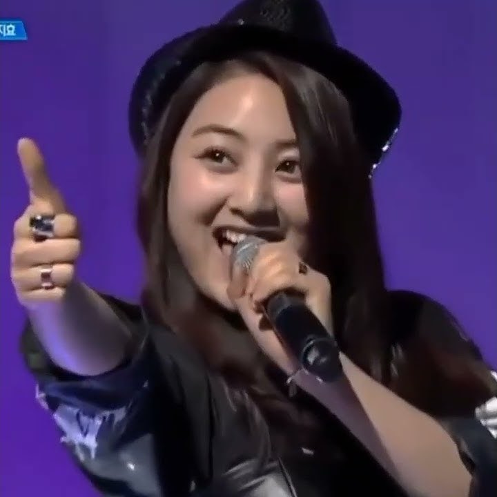 Jihyo love battery 💕💅