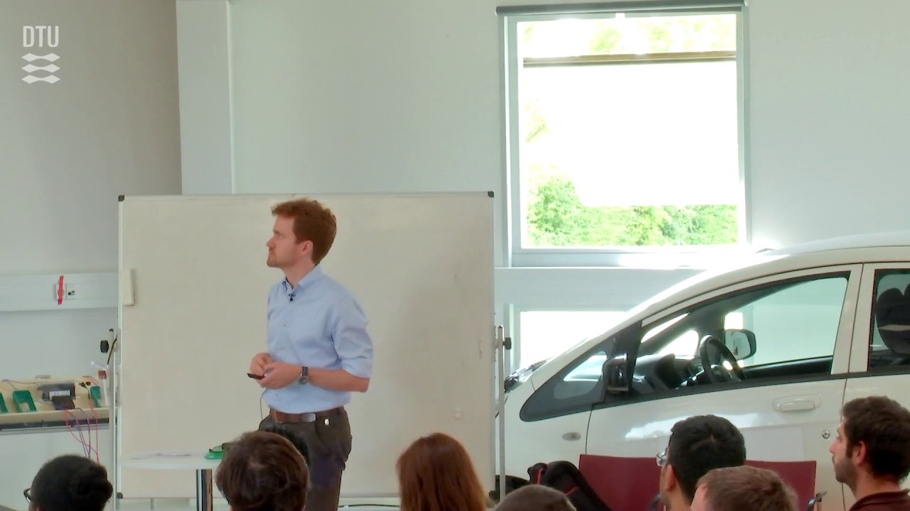 Saverio Bolognani: Data‐Driven Control in Power Distribution Grids