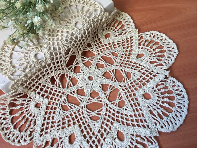 テーブルクロスやドイリーに！編み方・繋ぎ方｜How to crochet table